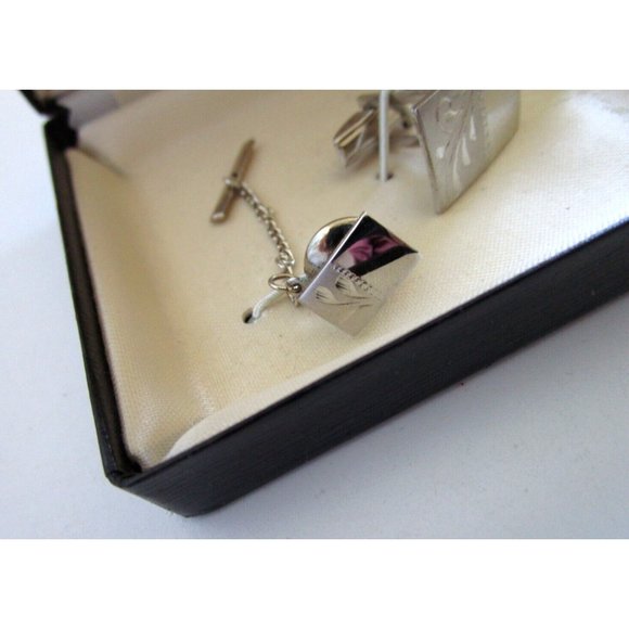 VTG Cufflinks and Tie Tack Boxed Hand Engraved "Century" Silver Tone Set Canada - Picture 2 of 11